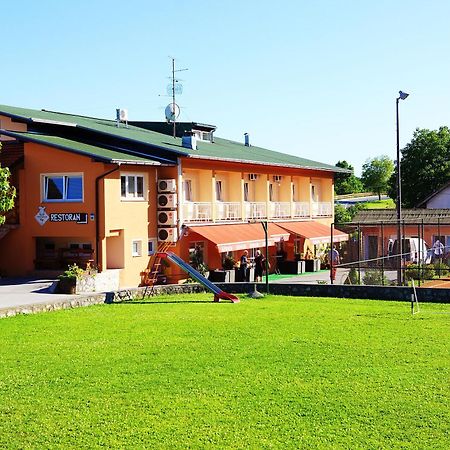 Bed And Breakfast Restaurant Dp Donji Zvecaj Экстерьер фото
