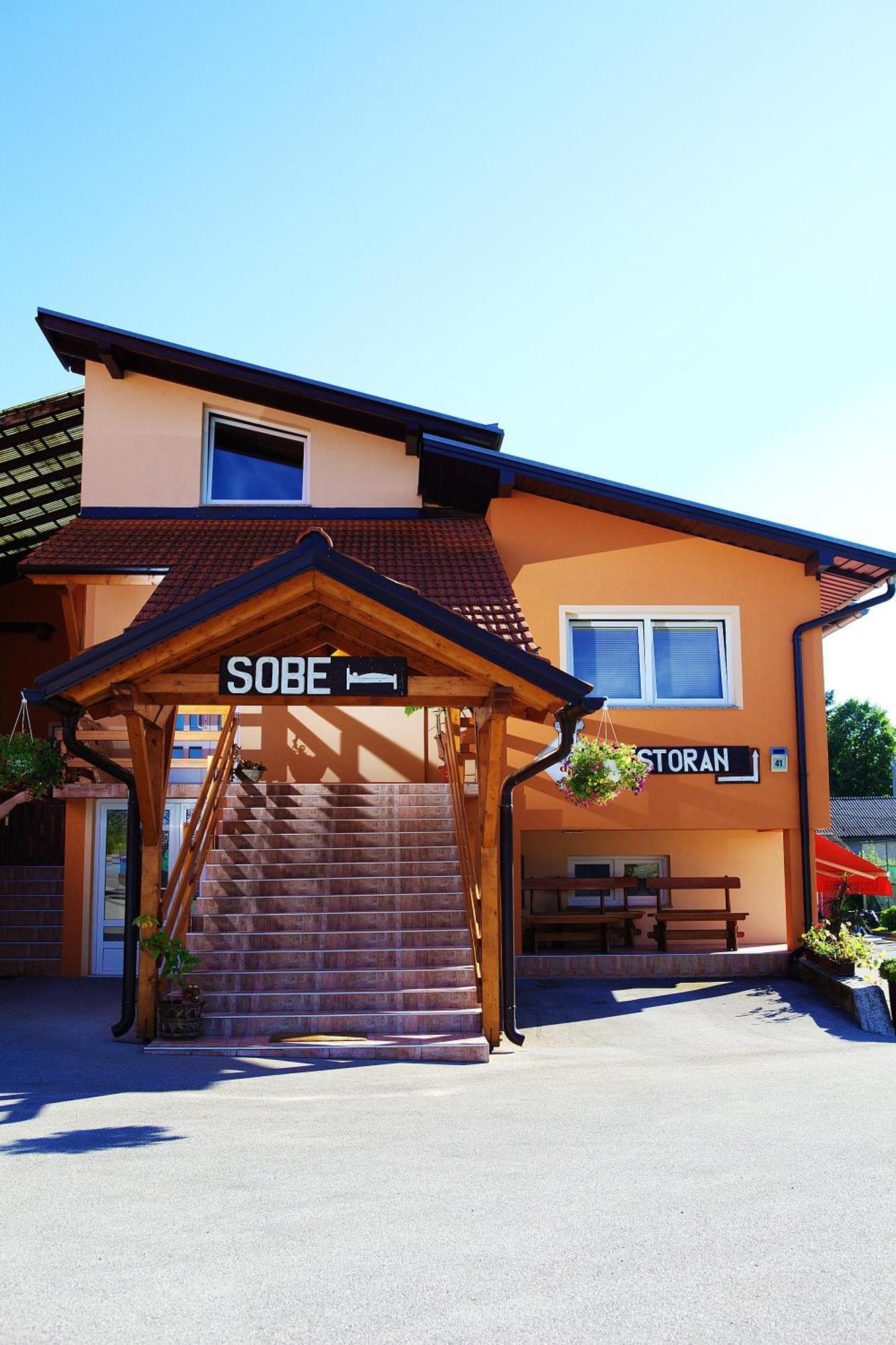Bed And Breakfast Restaurant Dp Donji Zvecaj Экстерьер фото