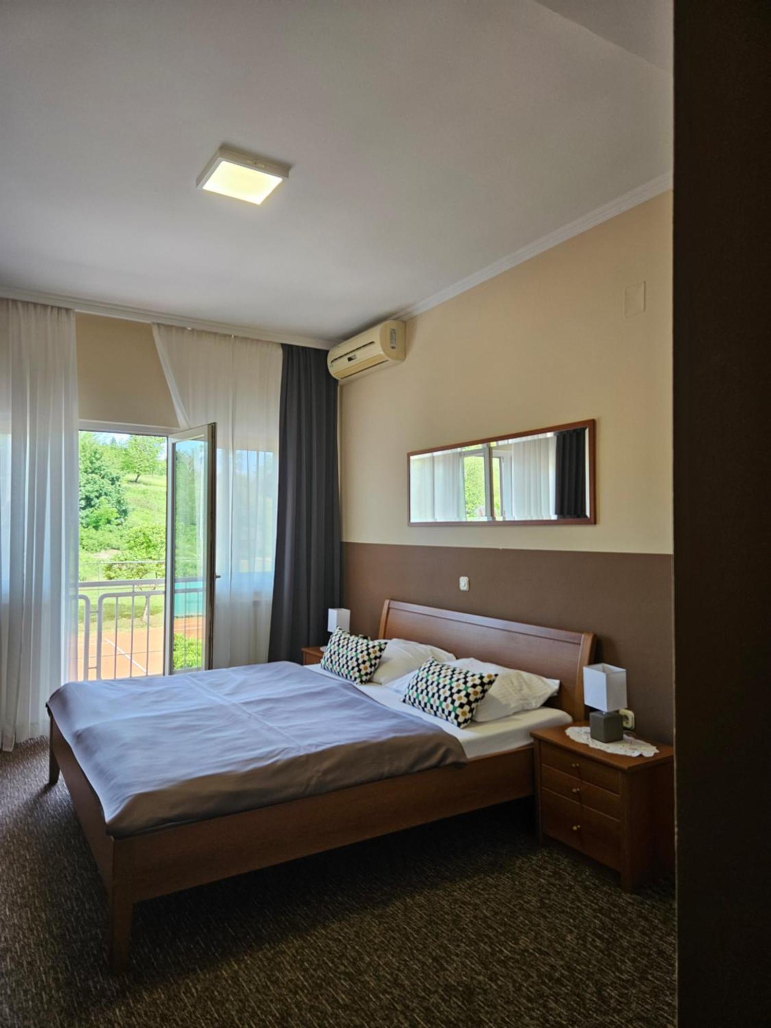Bed And Breakfast Restaurant Dp Donji Zvecaj Экстерьер фото