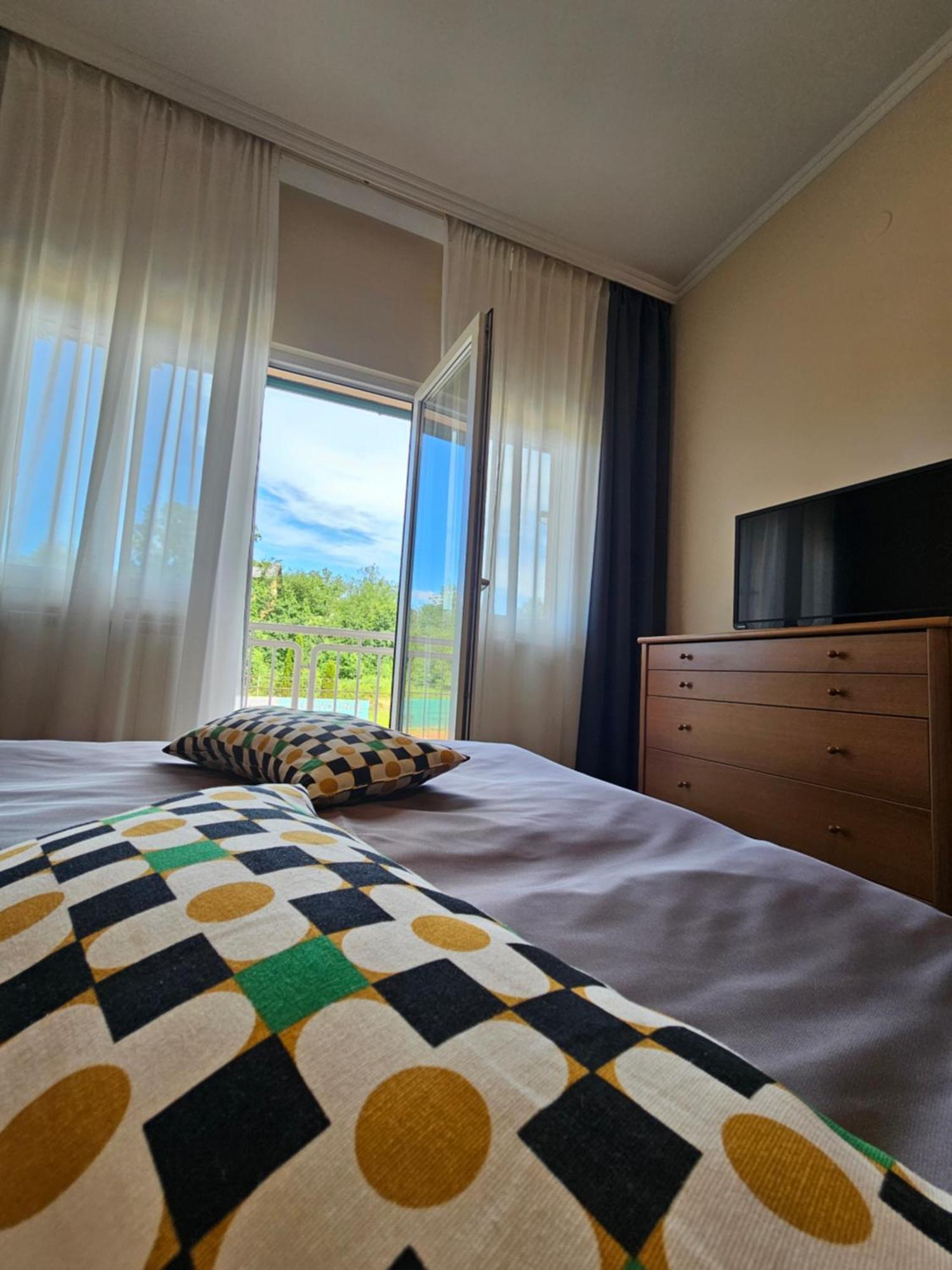 Bed And Breakfast Restaurant Dp Donji Zvecaj Номер фото