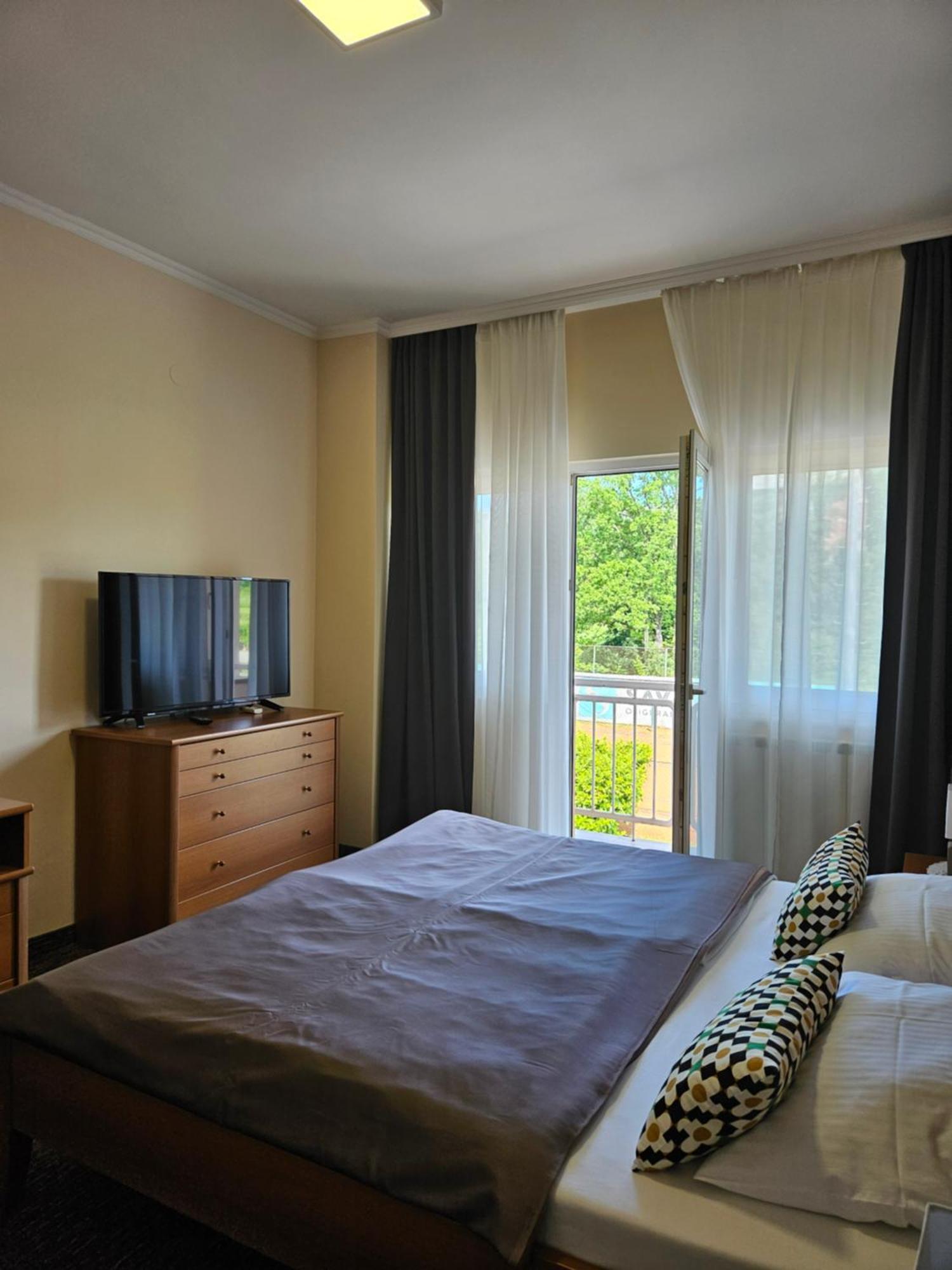 Bed And Breakfast Restaurant Dp Donji Zvecaj Номер фото