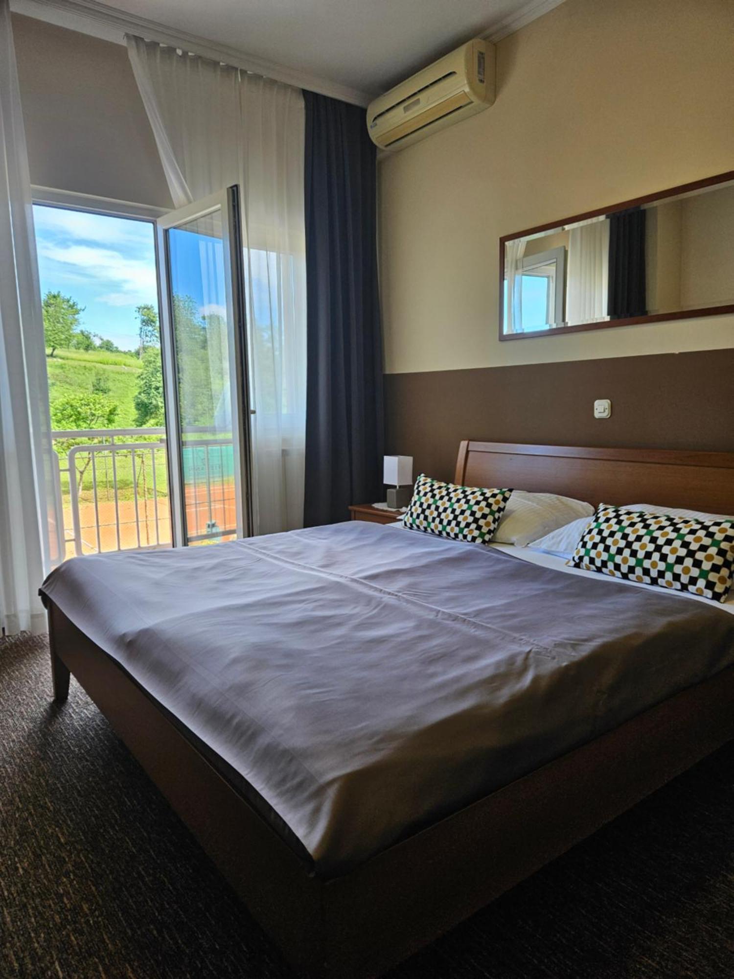 Bed And Breakfast Restaurant Dp Donji Zvecaj Номер фото