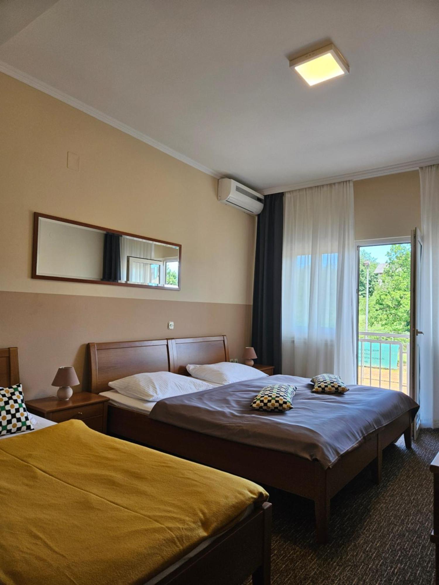 Bed And Breakfast Restaurant Dp Donji Zvecaj Экстерьер фото